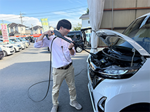 足回り・エンジンルームまで徹底洗車