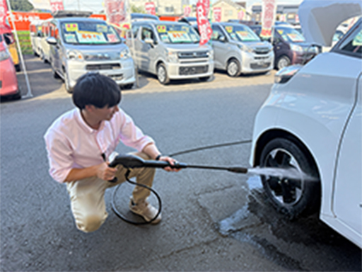足回り・エンジンルームまで徹底洗車